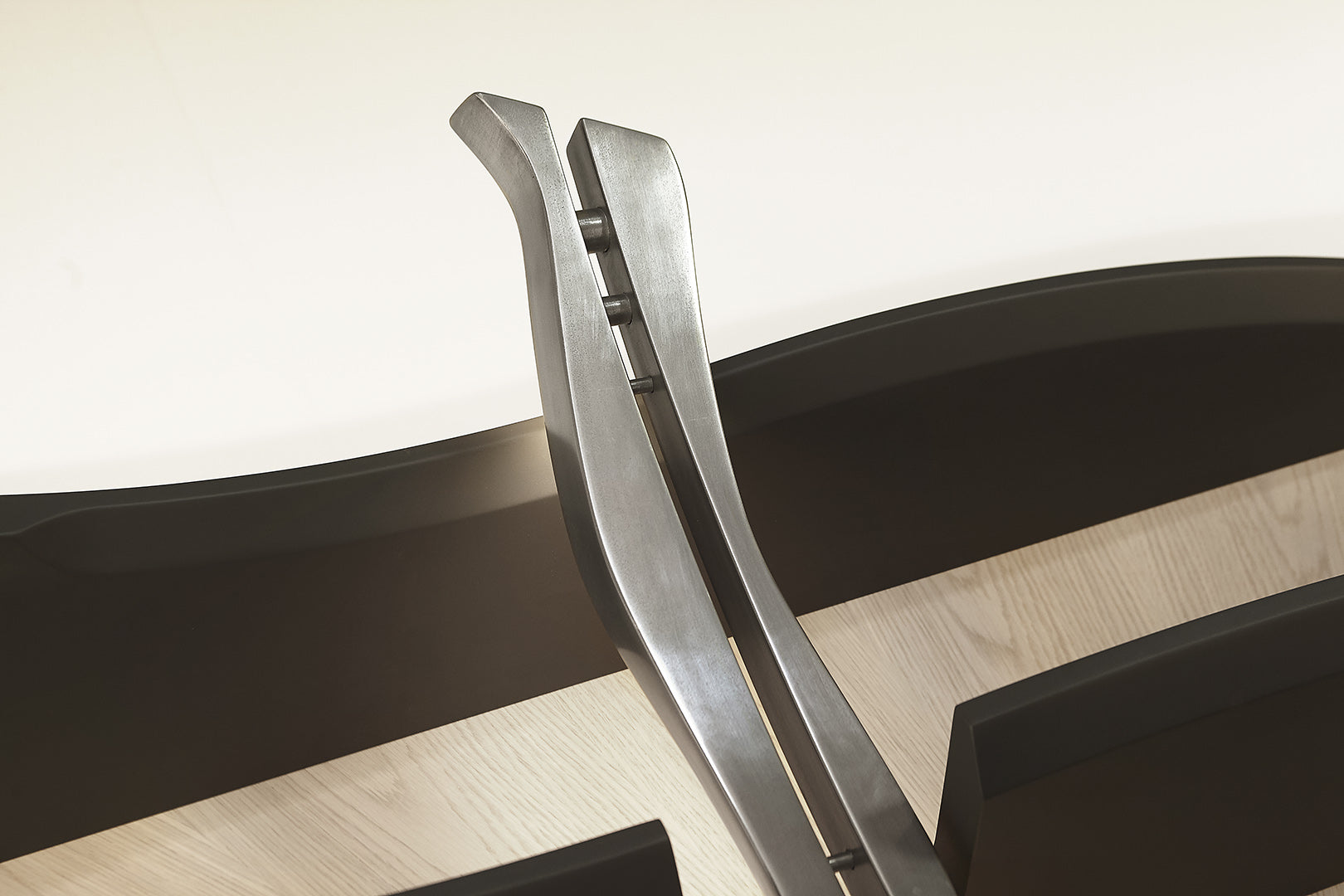 COBRA Acciaio Bookcase Sculpture - Arosio Milano