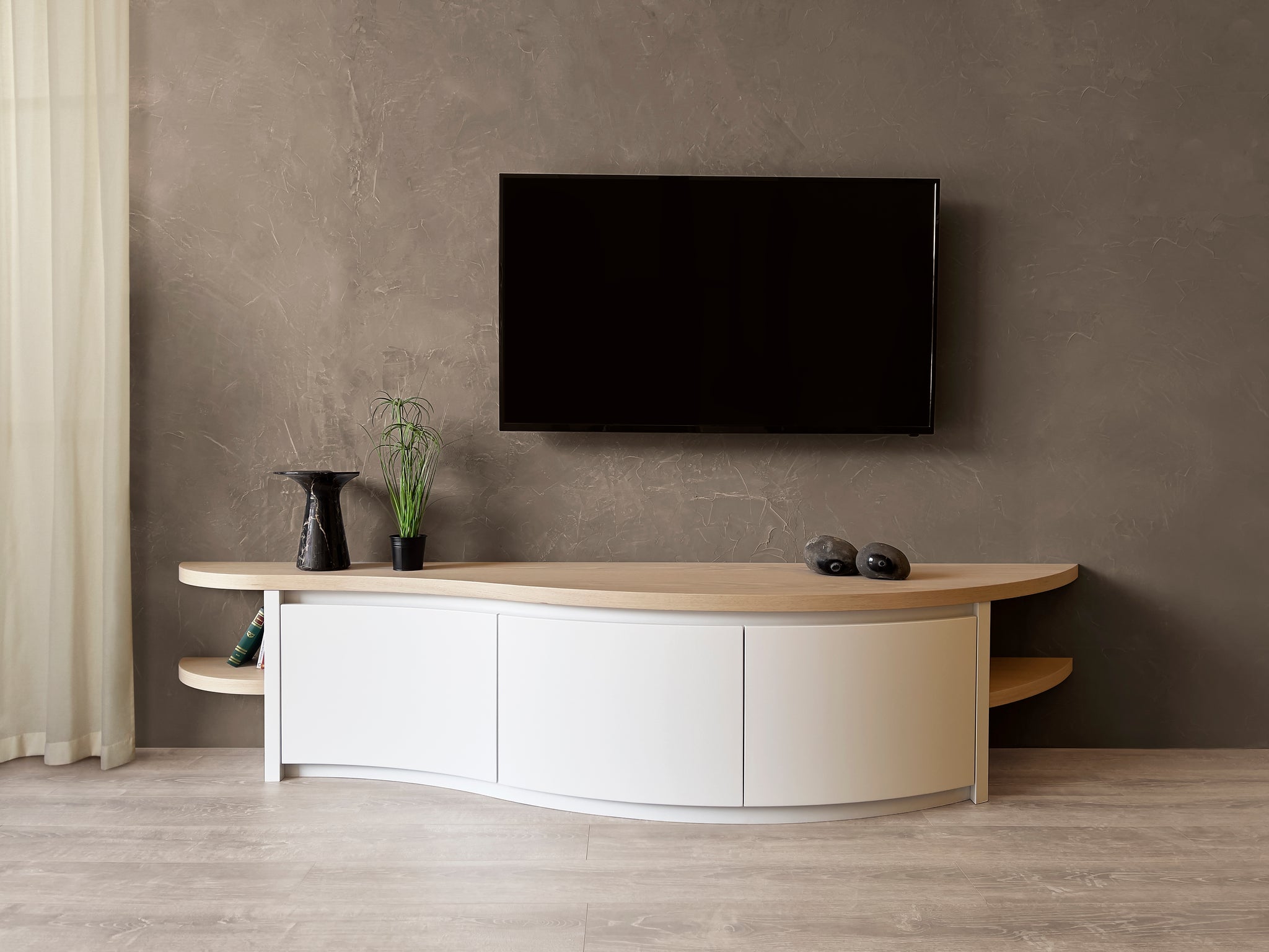 Avoid the tangle of wires behind your television with our beautiful TV units. 100% solid wood, made in Italy worldwide shipping